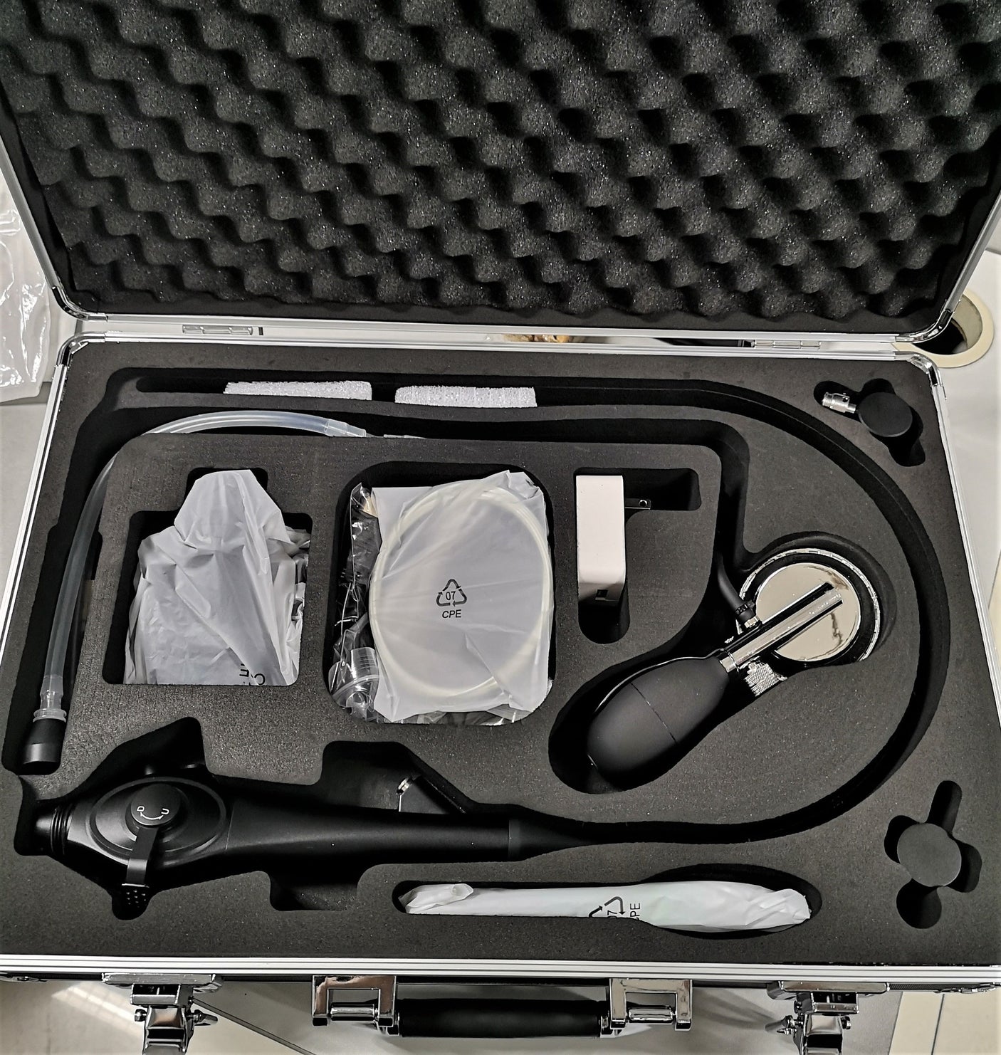 Vividia Y Series Portable Veterinary Flexible 2-Way Articulating Video Endoscope with 5.8mm Diameter 60cm Long and 2.6mm Working Channel