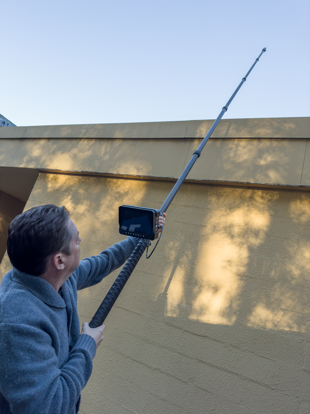 Vividia TVS-500PT Telescopic Pole Pan-and-Tilt Inspection Camera with 7" Touchscreen Monitor 5m Long Pole